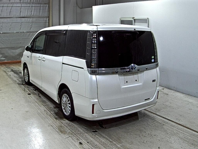 TOYOTA VOXY 2014
