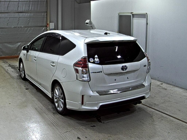 TOYOTA PRIUS ALPHA 2014