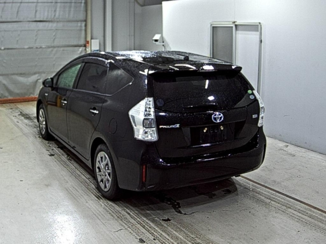 TOYOTA PRIUS ALPHA 2014