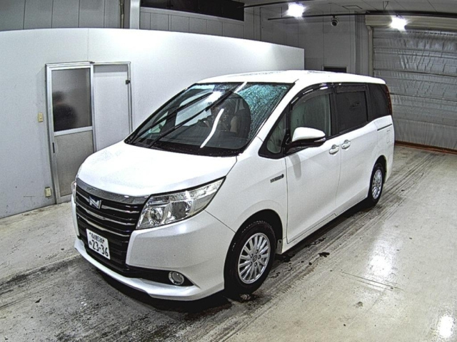TOYOTA NOAH 2015