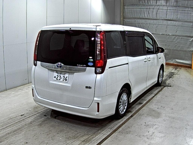 TOYOTA NOAH 2015