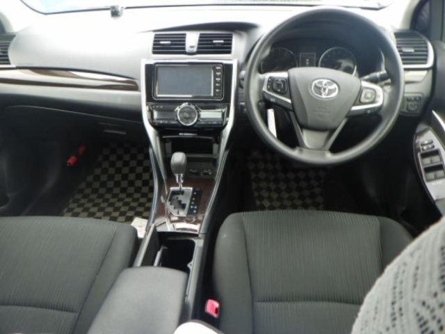 TOYOTA PREMIO 2018