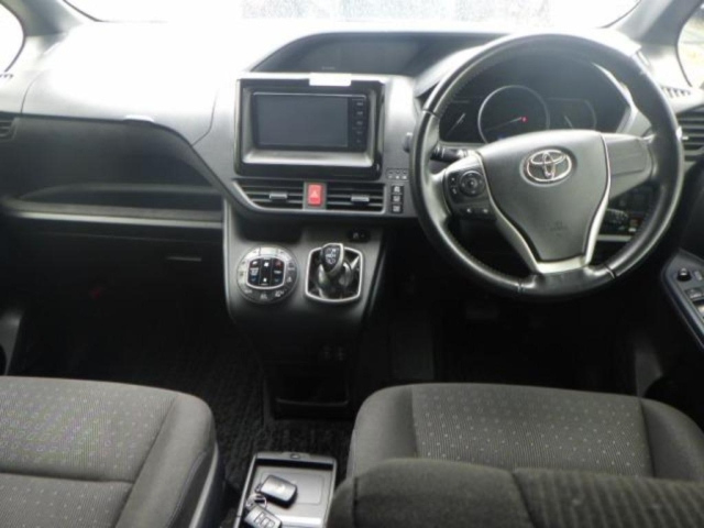 TOYOTA NOAH 2015