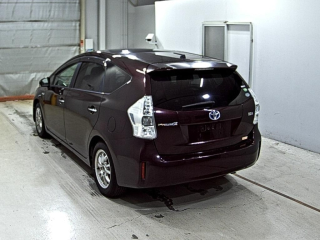 TOYOTA PRIUS ALPHA 2014