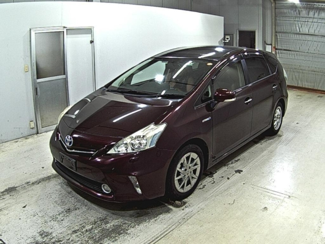 TOYOTA PRIUS ALPHA 2014