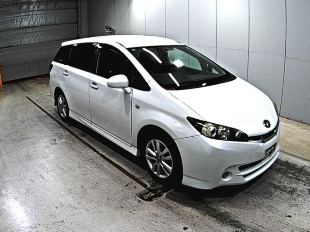 TOYOTA WISH 2011