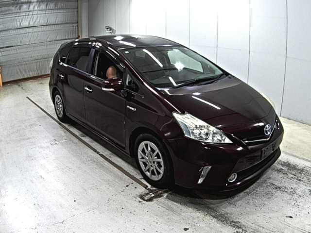TOYOTA PRIUS ALPHA 2014