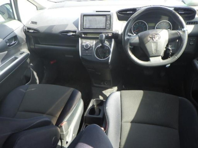 TOYOTA WISH 2011