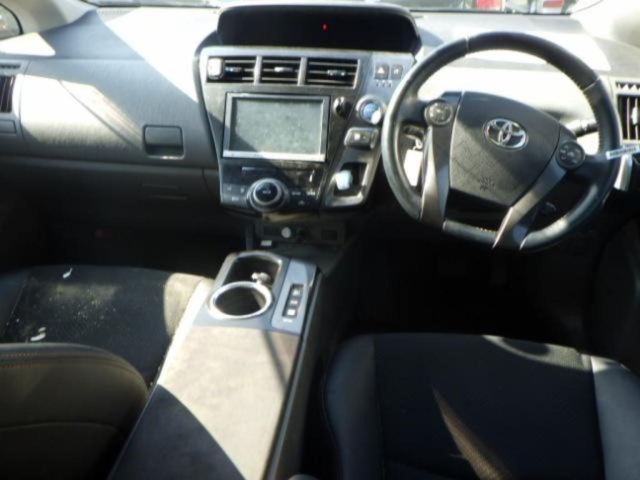 TOYOTA PRIUS ALPHA 2014