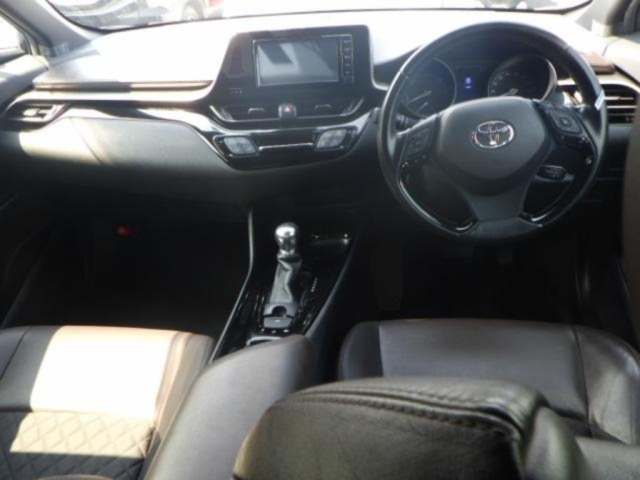 TOYOTA C-HR 2017