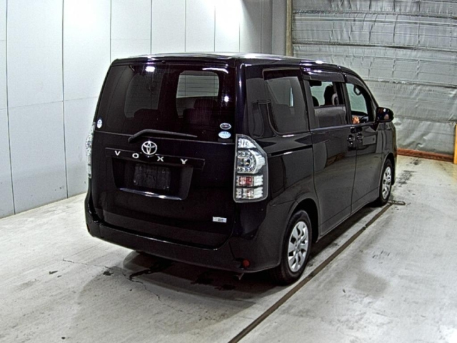 TOYOTA VOXY 2010