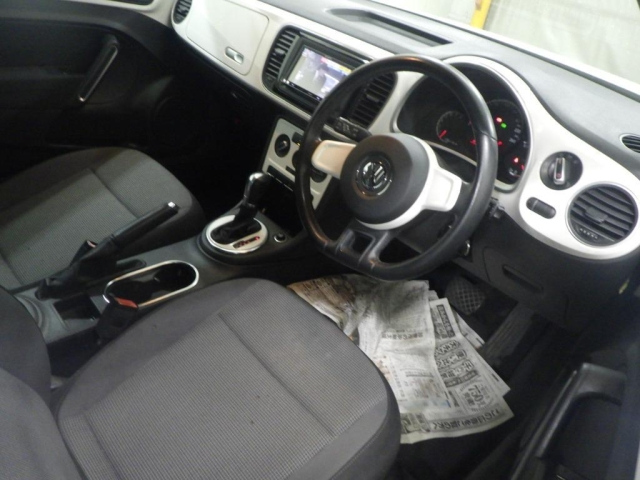 VOLKSWAGEN THE BEETLE 2013