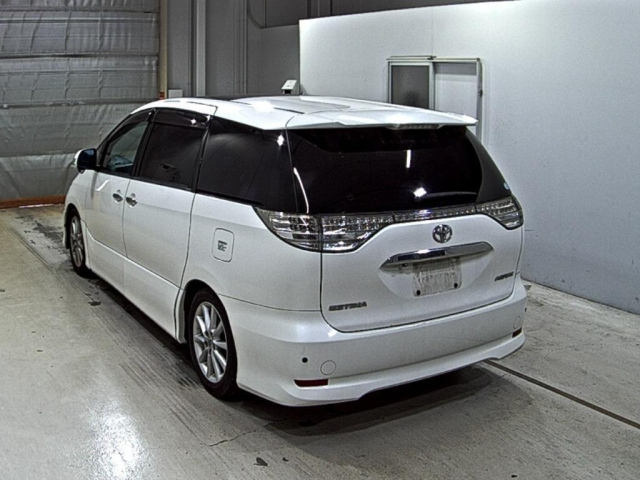 TOYOTA ESTIMA 2010