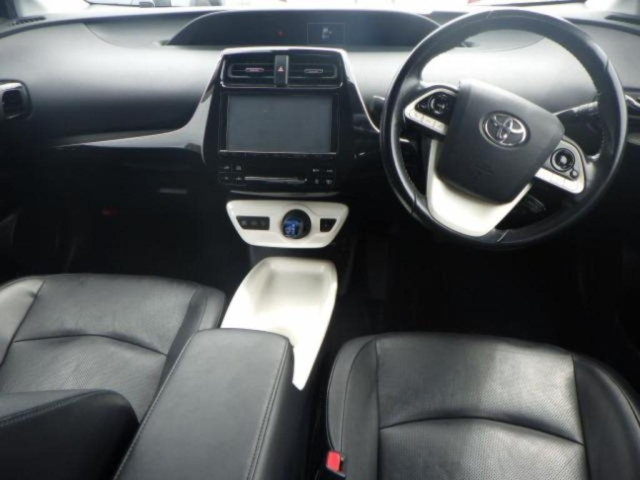 TOYOTA PRIUS 2018