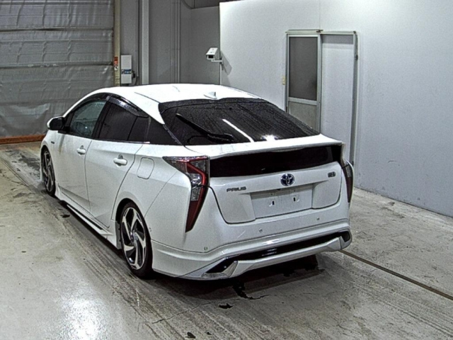 TOYOTA PRIUS 2018