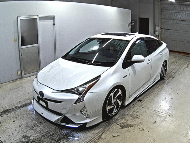 TOYOTA PRIUS 2018