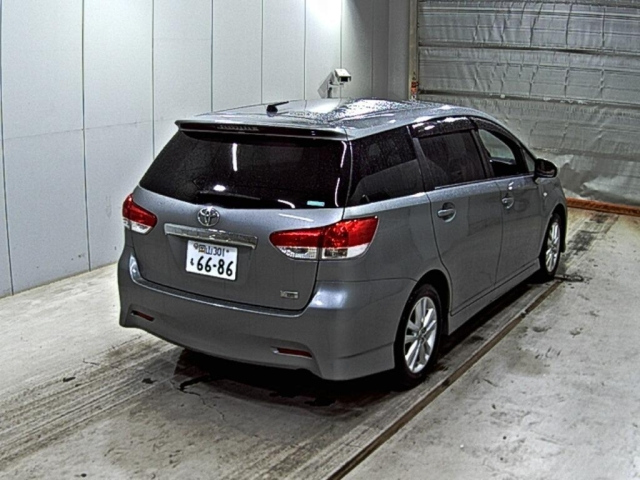 TOYOTA WISH 2009