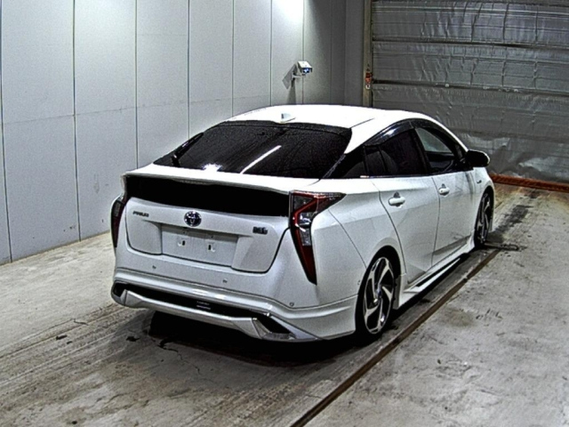 TOYOTA PRIUS 2018