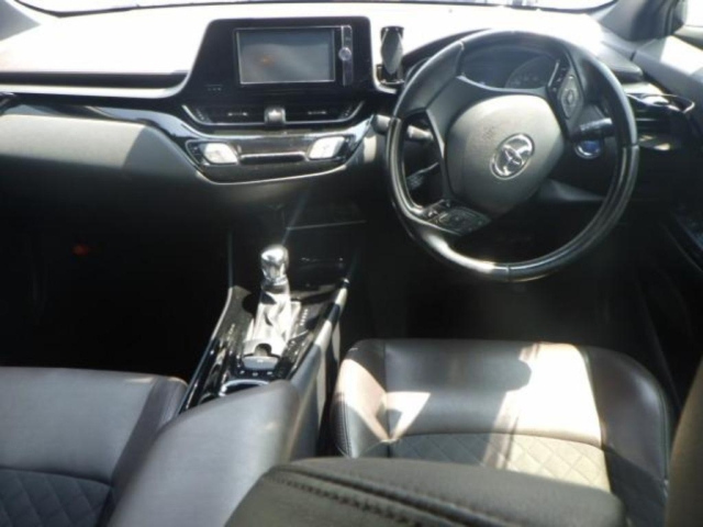 TOYOTA C-HR 2017