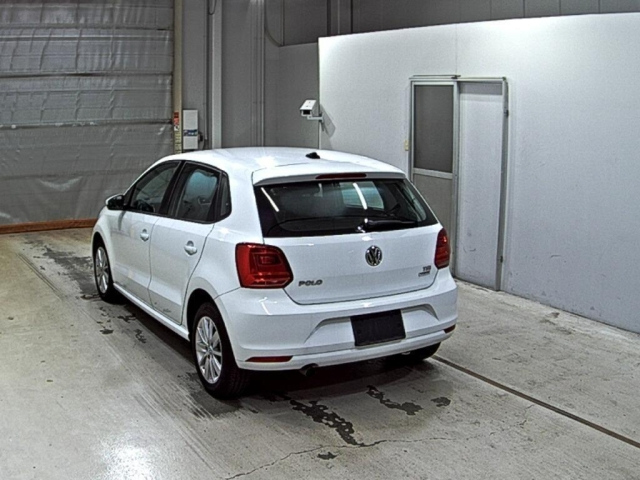 VOLKSWAGEN POLO 2015