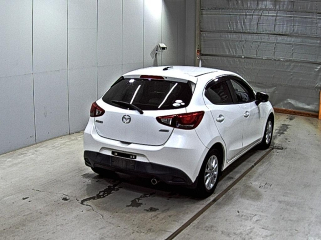 MAZDA DEMIO 2015