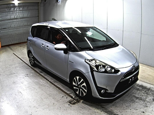 TOYOTA SIENTA 2016