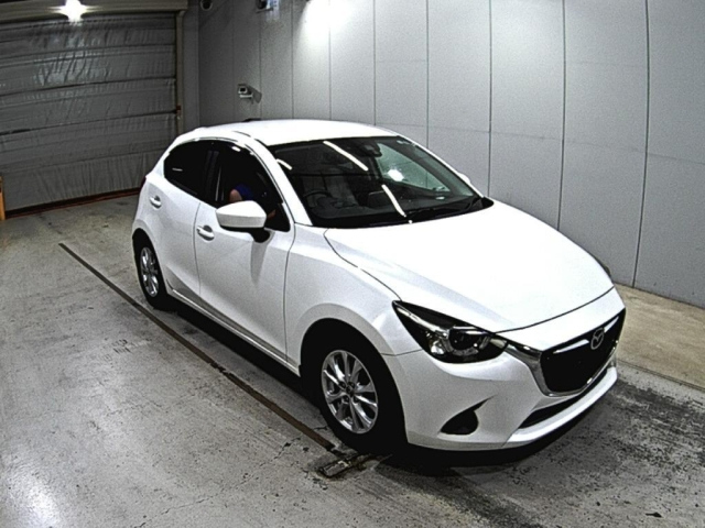 MAZDA DEMIO 2015