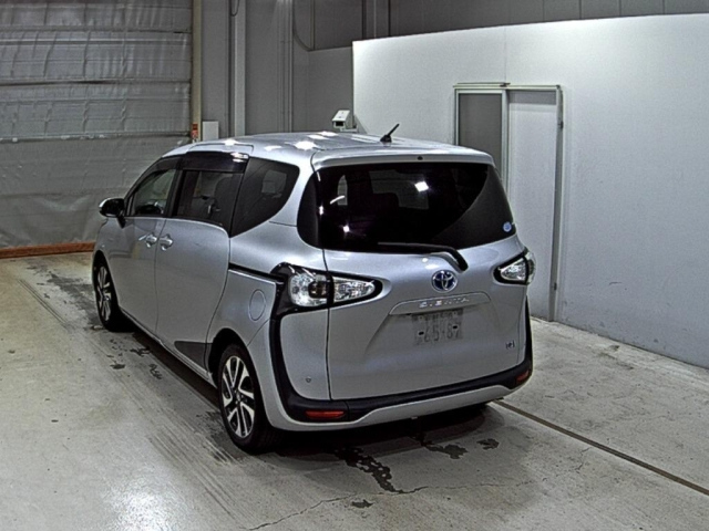 TOYOTA SIENTA 2016