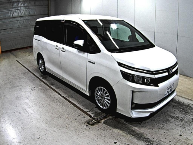 TOYOTA VOXY 2015