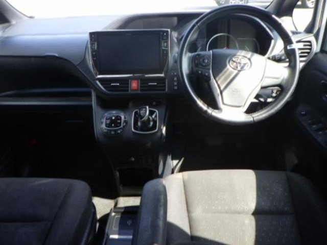 TOYOTA VOXY 2015