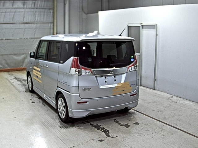 MITSUBISHI DELICA D2 2020