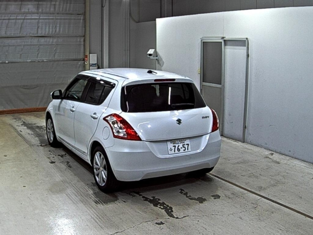 SUZUKI SWIFT 2015