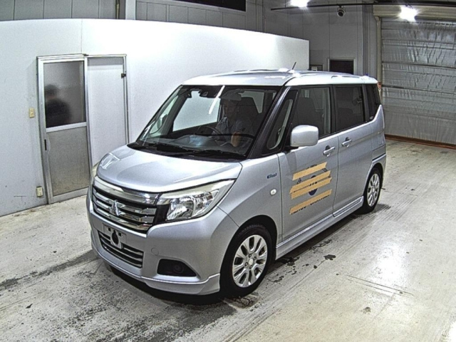 MITSUBISHI DELICA D2 2020