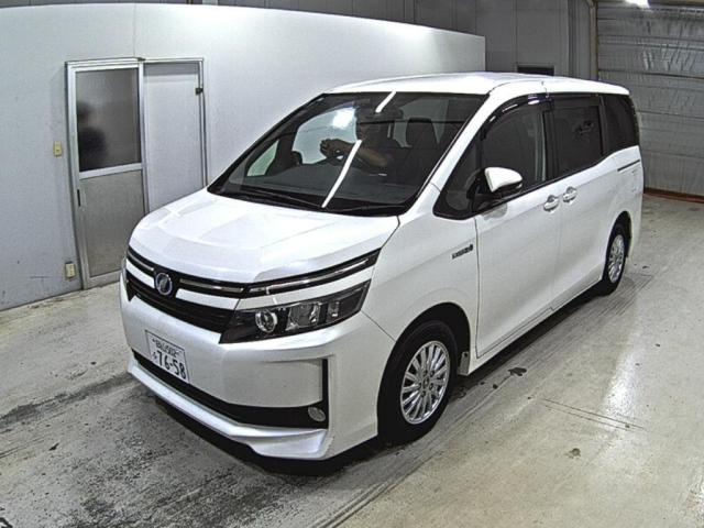 TOYOTA VOXY 2015