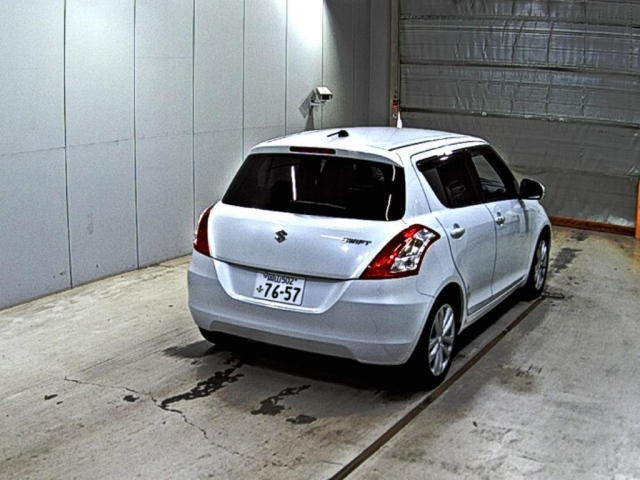 SUZUKI SWIFT 2015