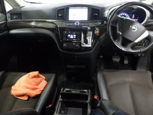 NISSAN ELGRAND 2010