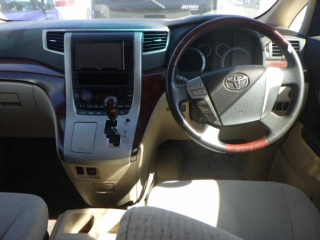 TOYOTA ALPHARD 2009