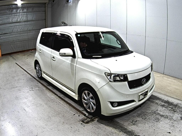 TOYOTA BB 2011