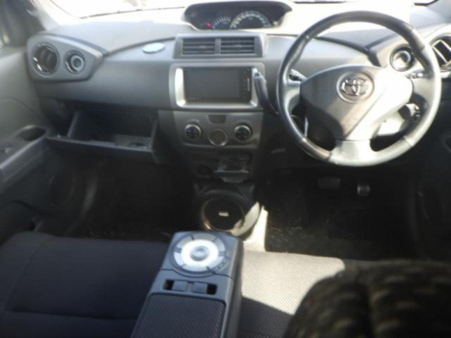 TOYOTA BB 2011