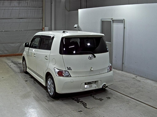 TOYOTA BB 2011