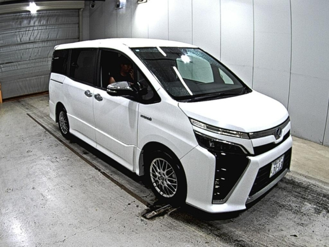 TOYOTA VOXY 2018