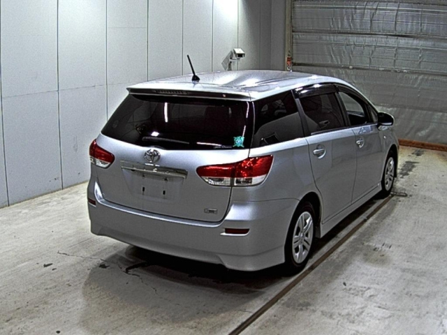 TOYOTA WISH 2010