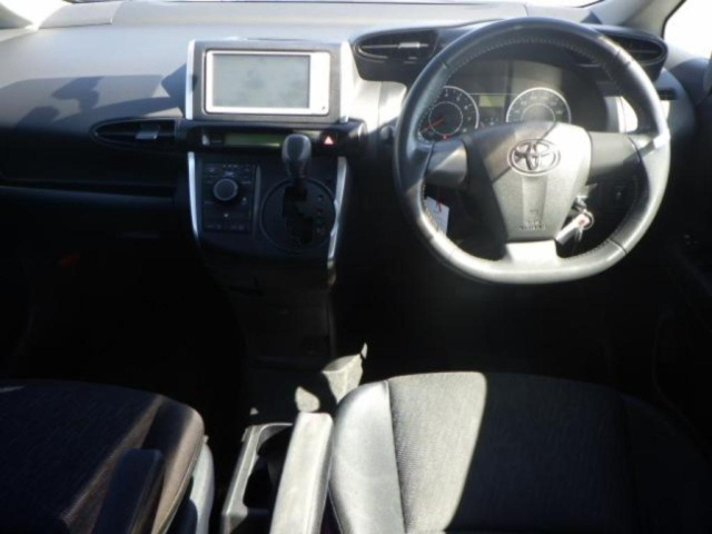 TOYOTA WISH 2010