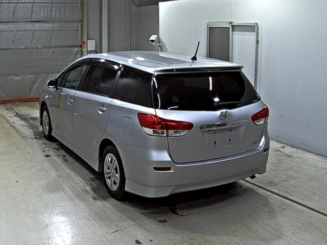 TOYOTA WISH 2010