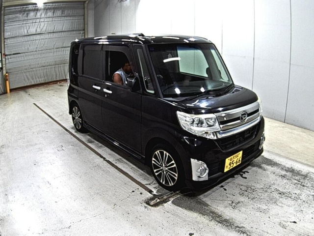 DAIHATSU TANTO 2015