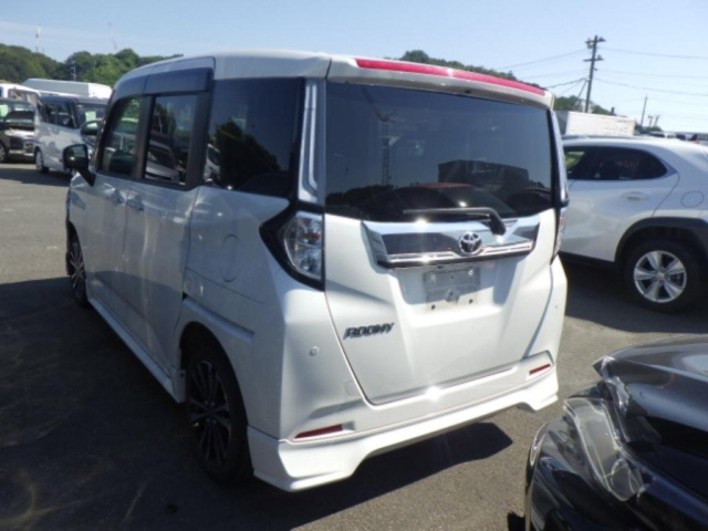 TOYOTA ROOMY 2021