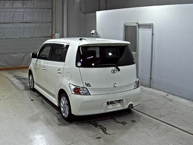 TOYOTA BB 2012