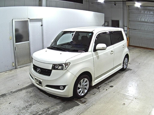 TOYOTA BB 2012