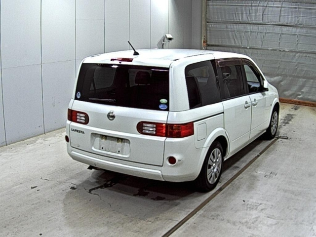 NISSAN LAFESTA 2010