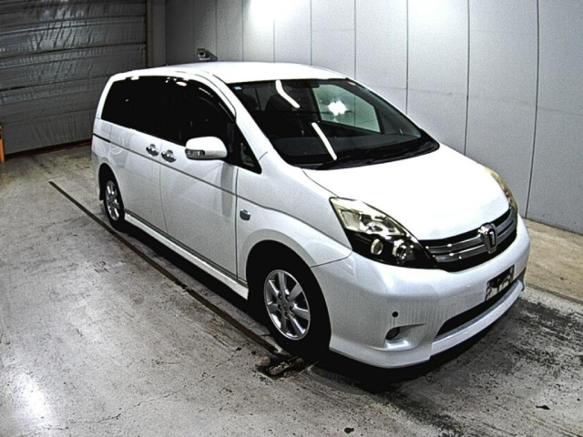 TOYOTA ISIS 2013